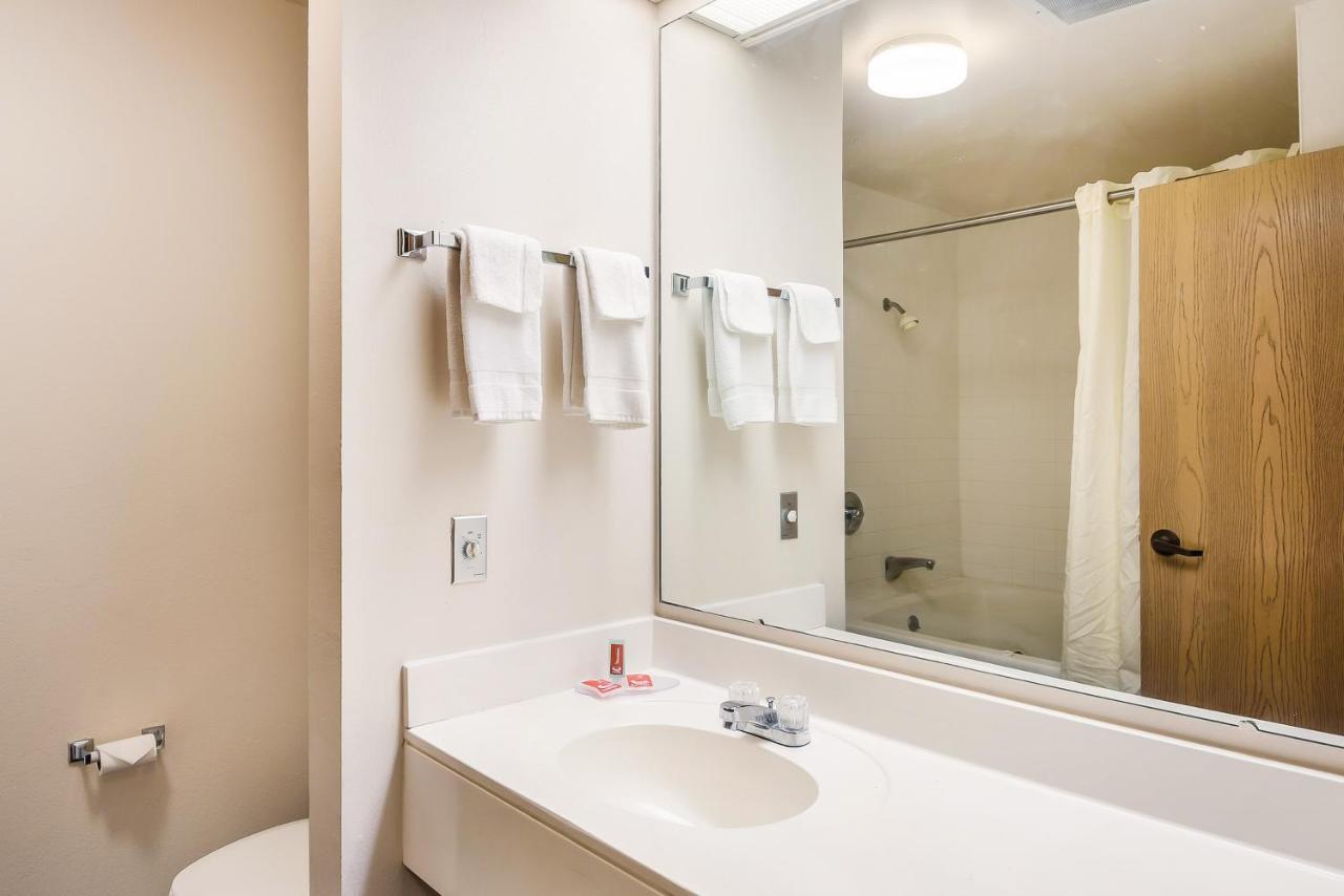 Econo Lodge Inn & Suites Peoria Illinois Eksteriør billede