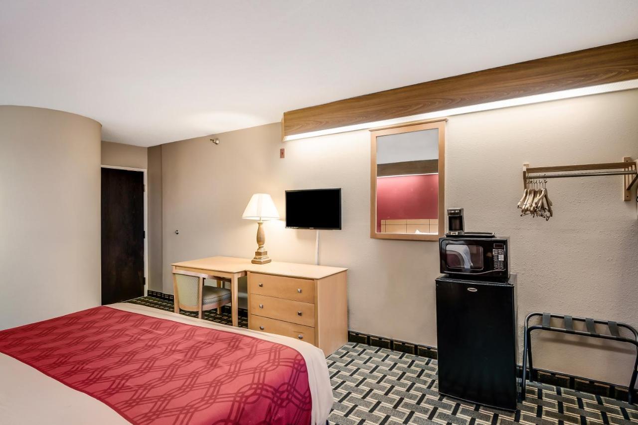 Econo Lodge Inn & Suites Peoria Illinois Eksteriør billede