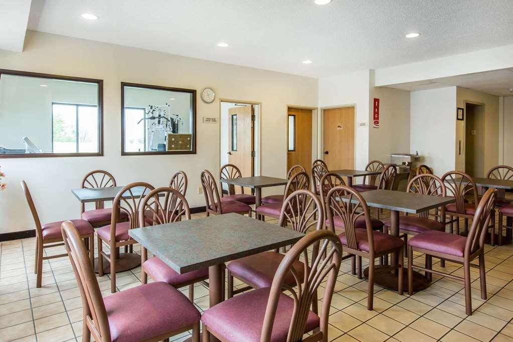 Econo Lodge Inn & Suites Peoria Illinois Restaurant billede