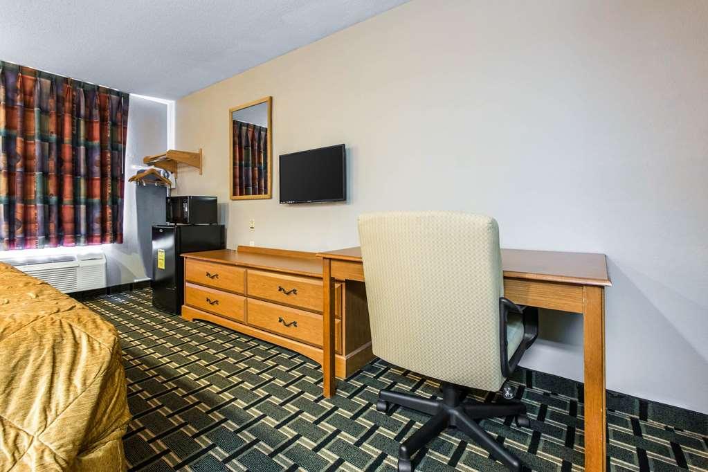 Econo Lodge Inn & Suites Peoria Illinois Værelse billede
