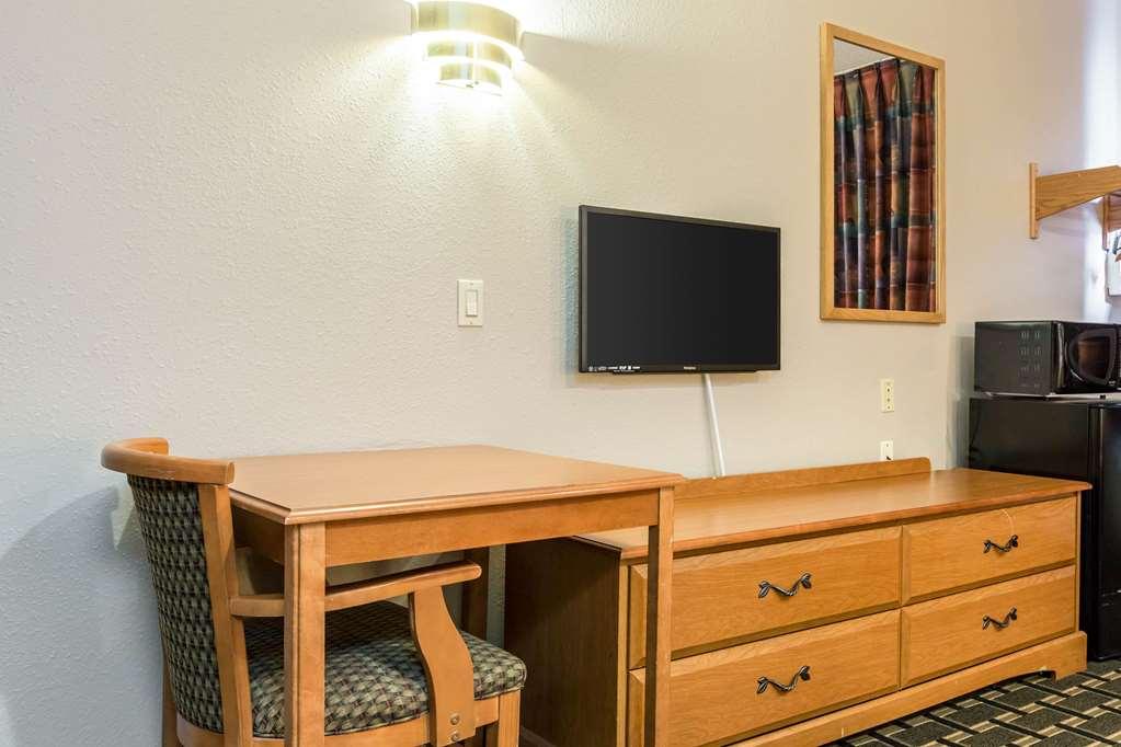 Econo Lodge Inn & Suites Peoria Illinois Værelse billede