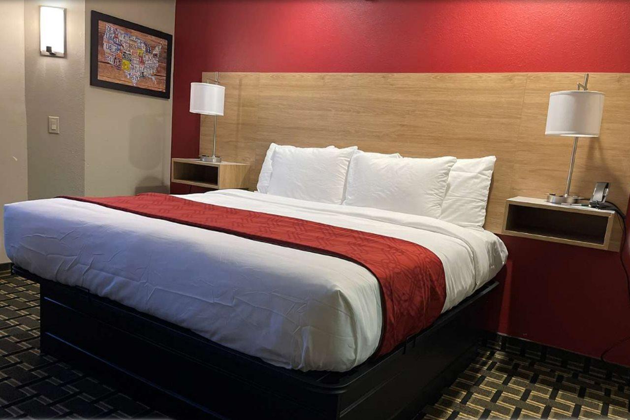 Econo Lodge Inn & Suites Peoria Illinois Eksteriør billede