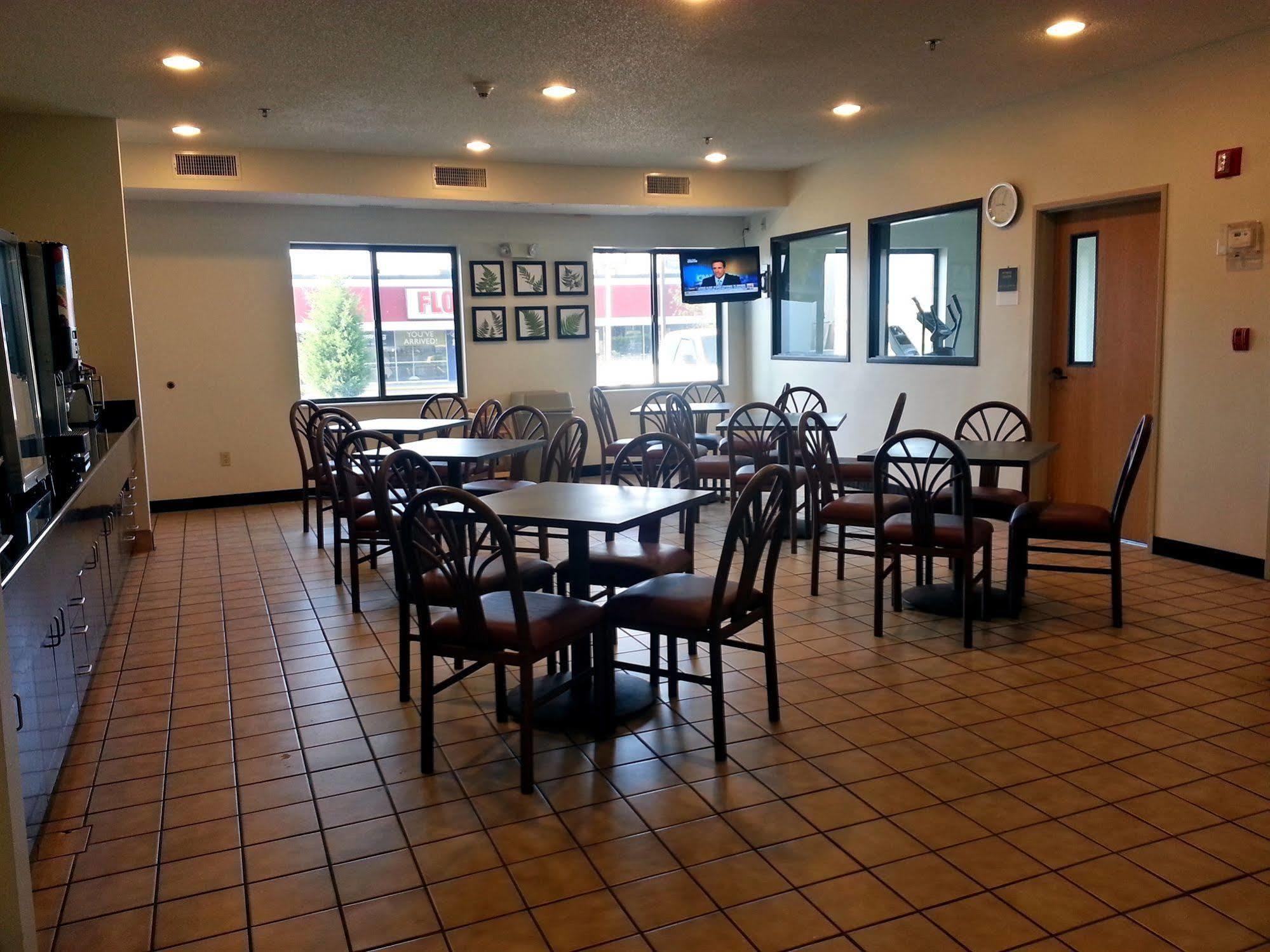 Econo Lodge Inn & Suites Peoria Illinois Eksteriør billede